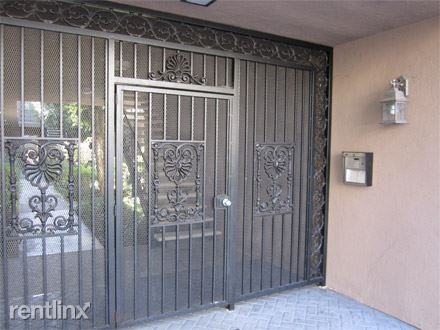 10776 Rose Ave - Photo 3 of 12