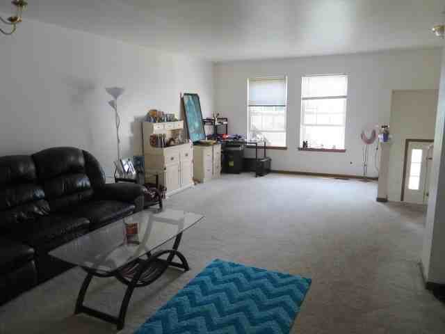 554 Triumph Ct - Photo 2 of 9