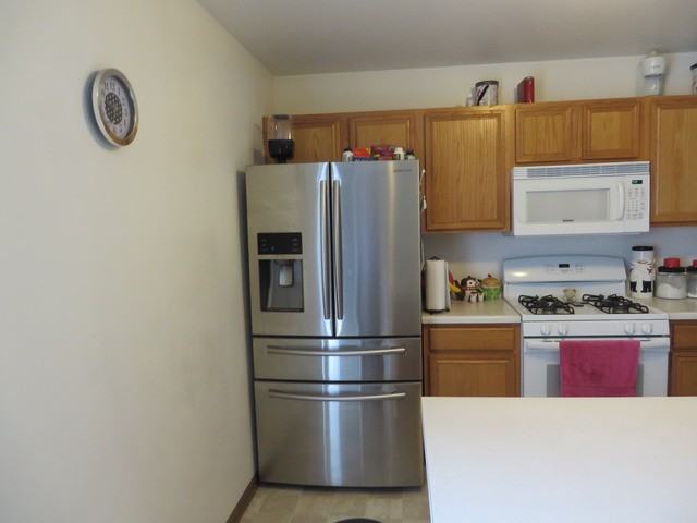 554 Triumph Ct - Photo 3 of 9