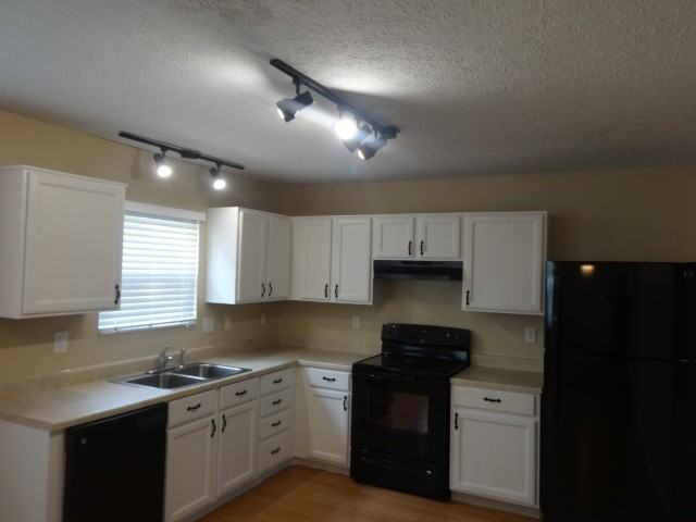 2094 Earlsway Dr - Photo 3 of 9