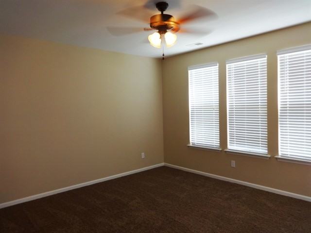 577 English Oak Cir - Photo 2 of 14