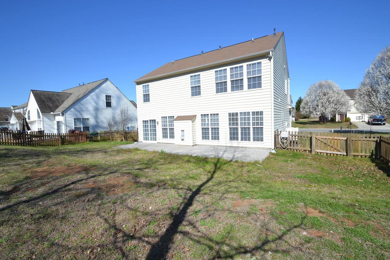 6061 Roseway Ct - Photo 2 of 6