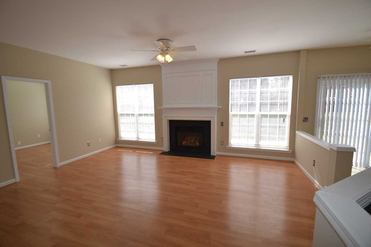 6061 Roseway Ct - Photo 3 of 6