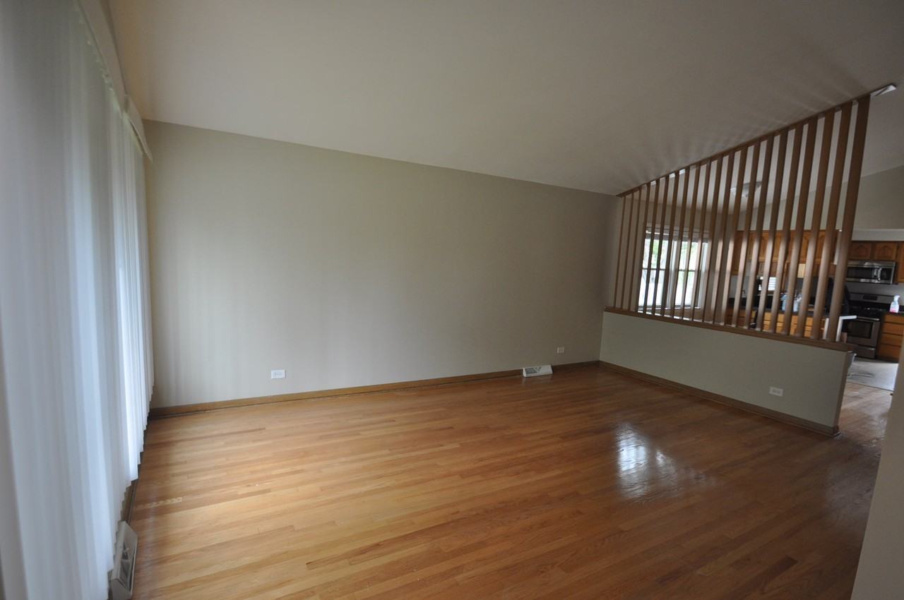 10809 S Lawler Ave - Photo 3 of 19