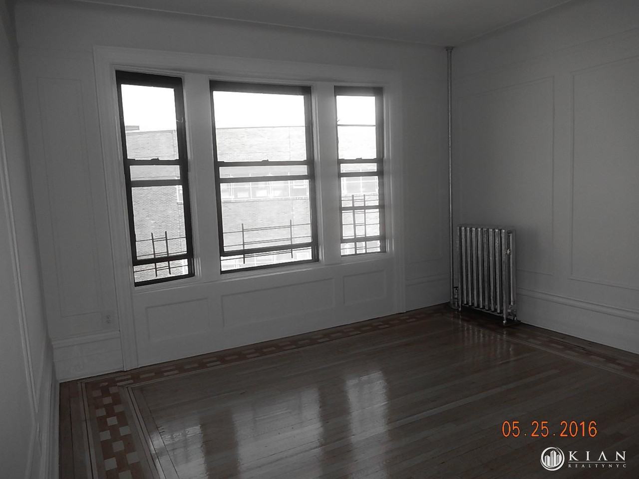 1835 Andrews Ave N 4 - Photo 3 of 10