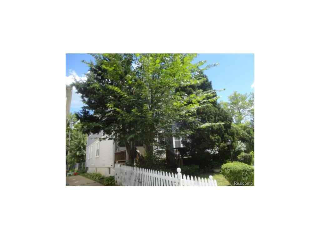 1302 Beaconsfield Ave - Photo 3 of 12