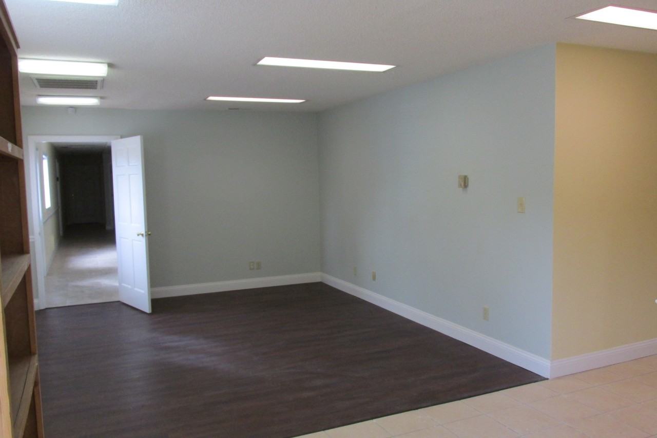 962 Ritter Dr - Photo 2 of 19