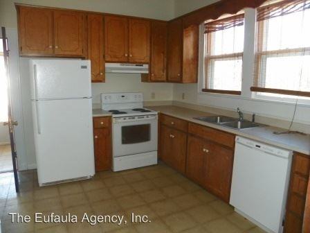 302 Macon St - Photo 3 of 9