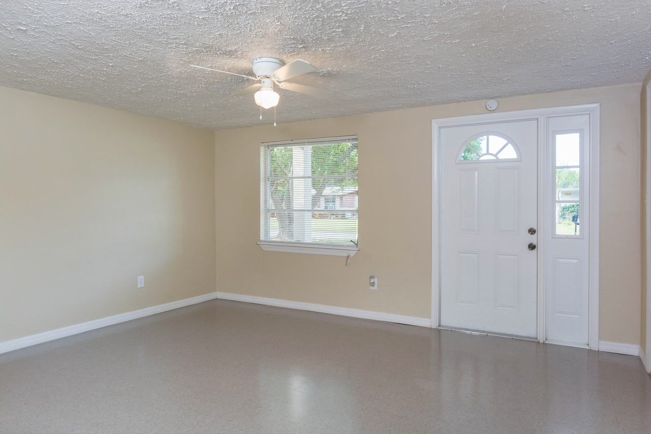 5029 Galaxy Dr - Photo 2 of 4