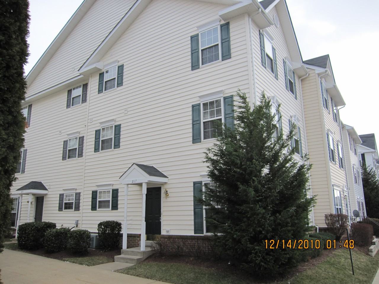 2117 Bristol Dr - Photo 3 of 14