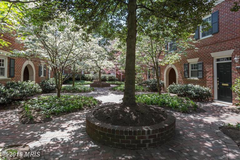 1024 N Royal St - Photo 2 of 30