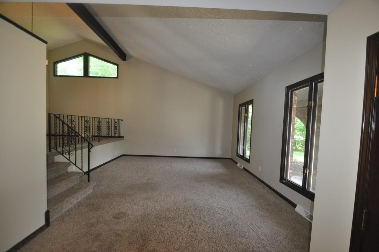 1810 Windsor Ln - Photo 2 of 28