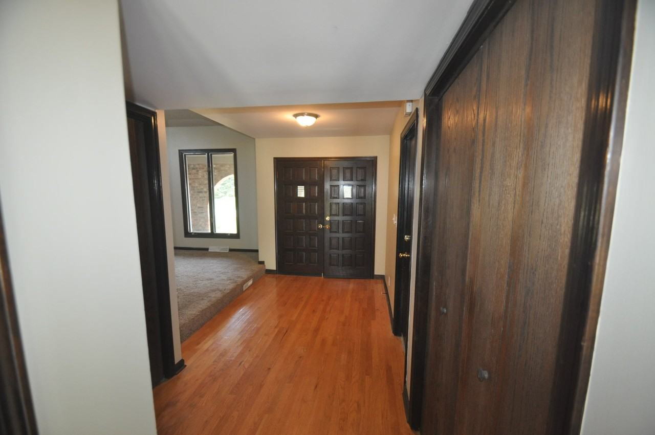 1810 Windsor Ln - Photo 3 of 28