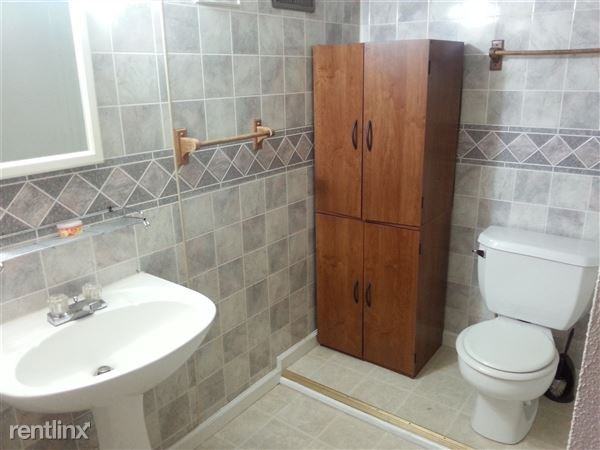 810 W Washington St - Photo 3 of 6