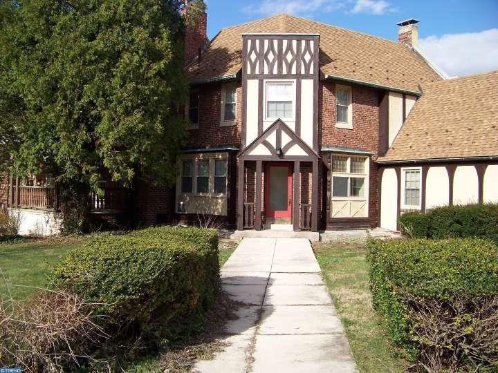 2601 Hollywood Ct - Photo 2 of 24