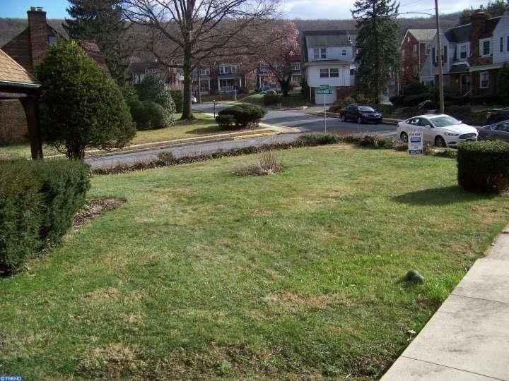 2601 Hollywood Ct - Photo 3 of 24