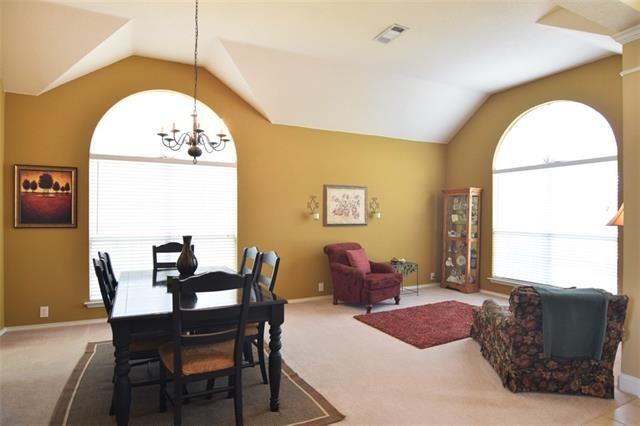 523 Presidio Dr - Photo 3 of 20