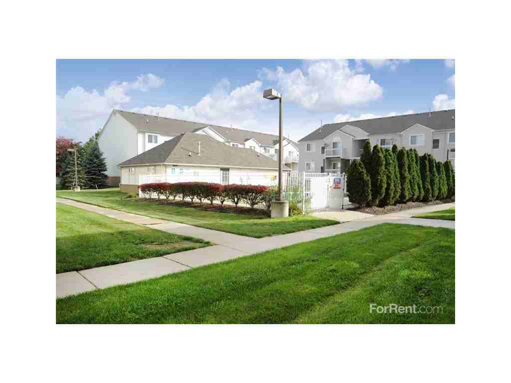 Chestnut Court Apartments - Photo 3 of 17