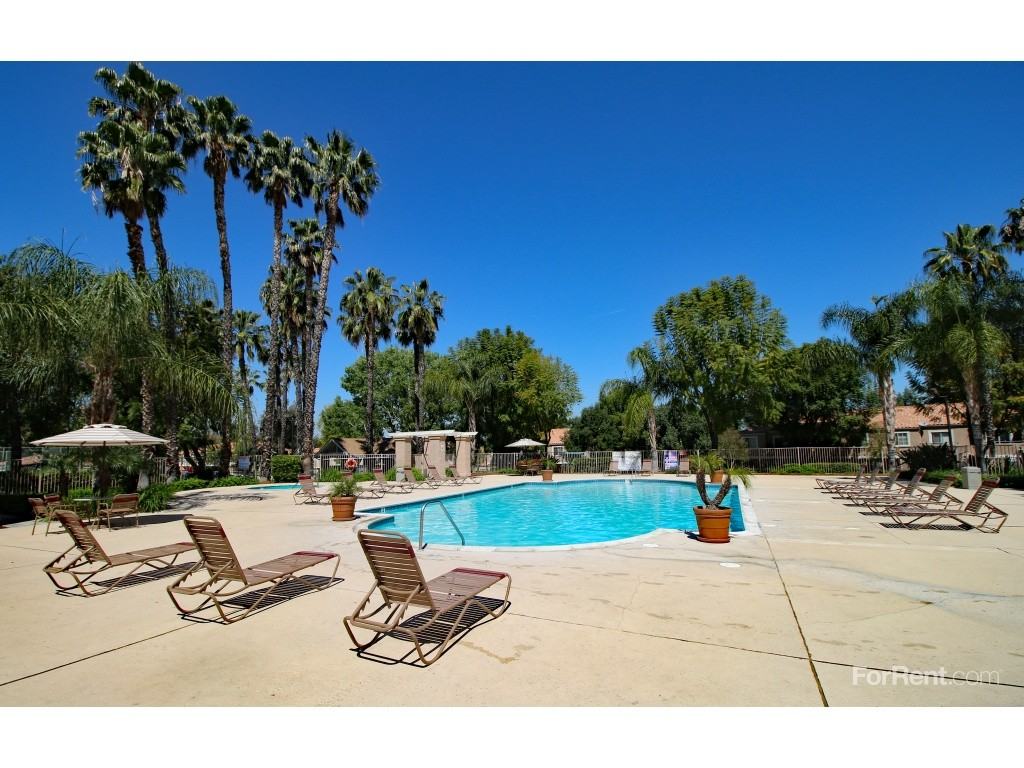 Oasis Townhome Apartments - Photo 2 of 19