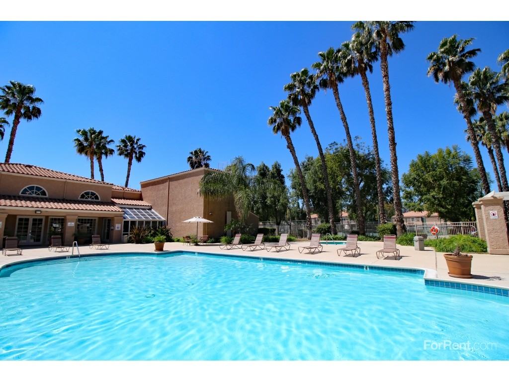 Oasis Townhome Apartments - Photo 3 of 19