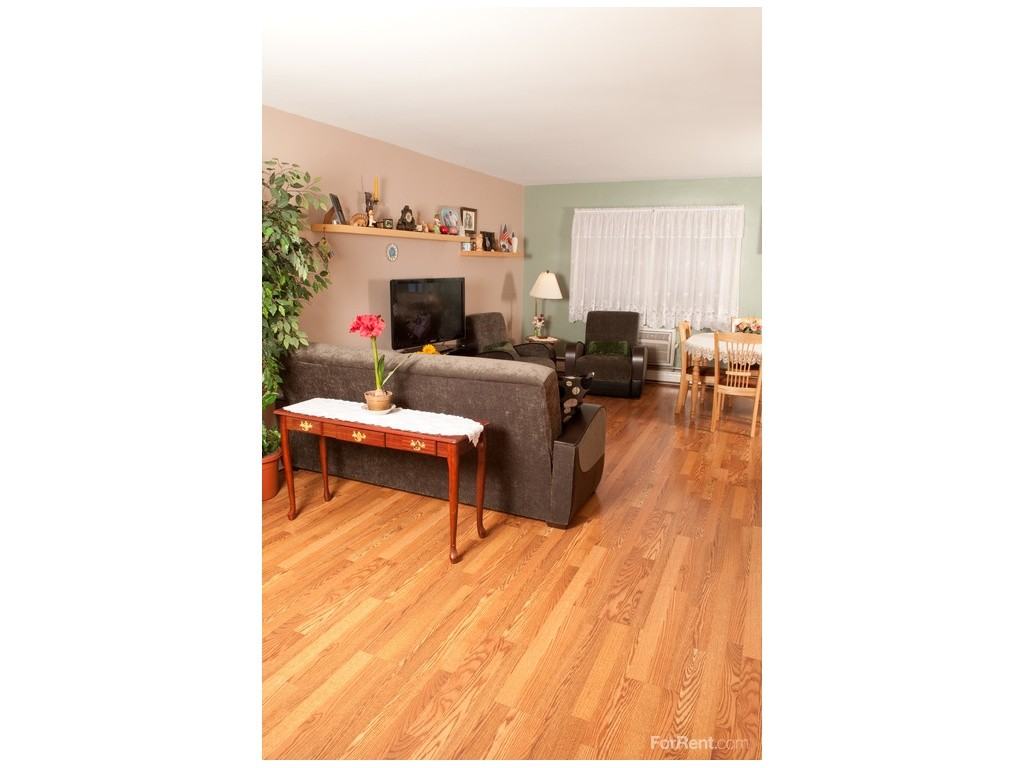 Lynn York Apartments - Photo 2 of 11