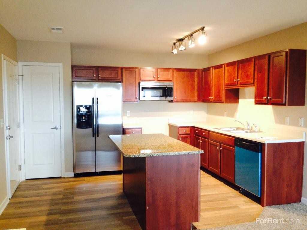 Applewood Pointe - Photo 3 of 19