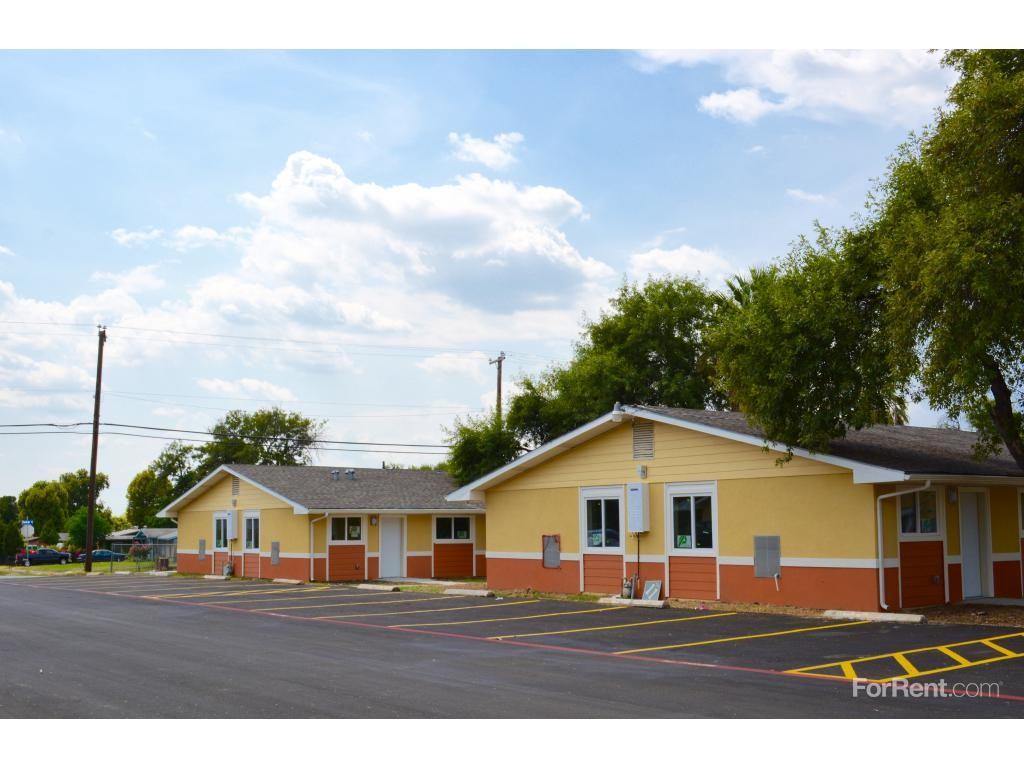 Western Hills Fourplexes - Photo 2 of 10