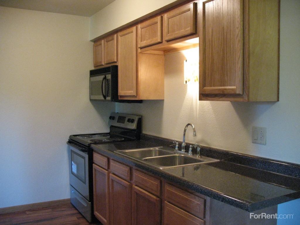 Piccadilly East Apartments 2750 Pickle Rd, Oregon, OH 43616 Zumper