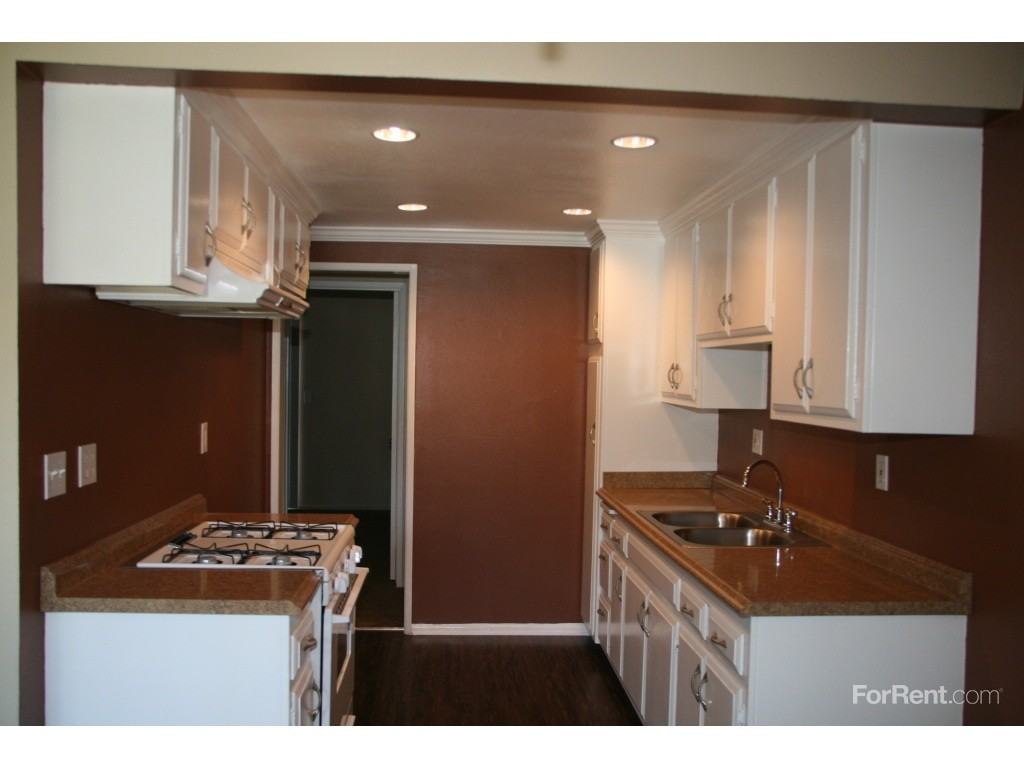 Valencia Apartments - Photo 2 of 19