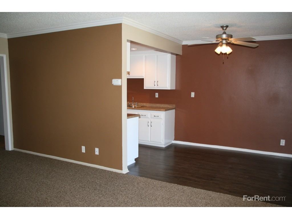 Valencia Apartments - Photo 3 of 19