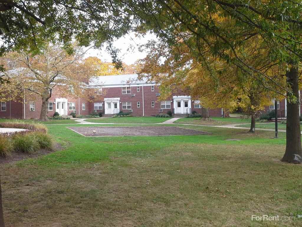 Leland Gardens - Photo 3 of 8