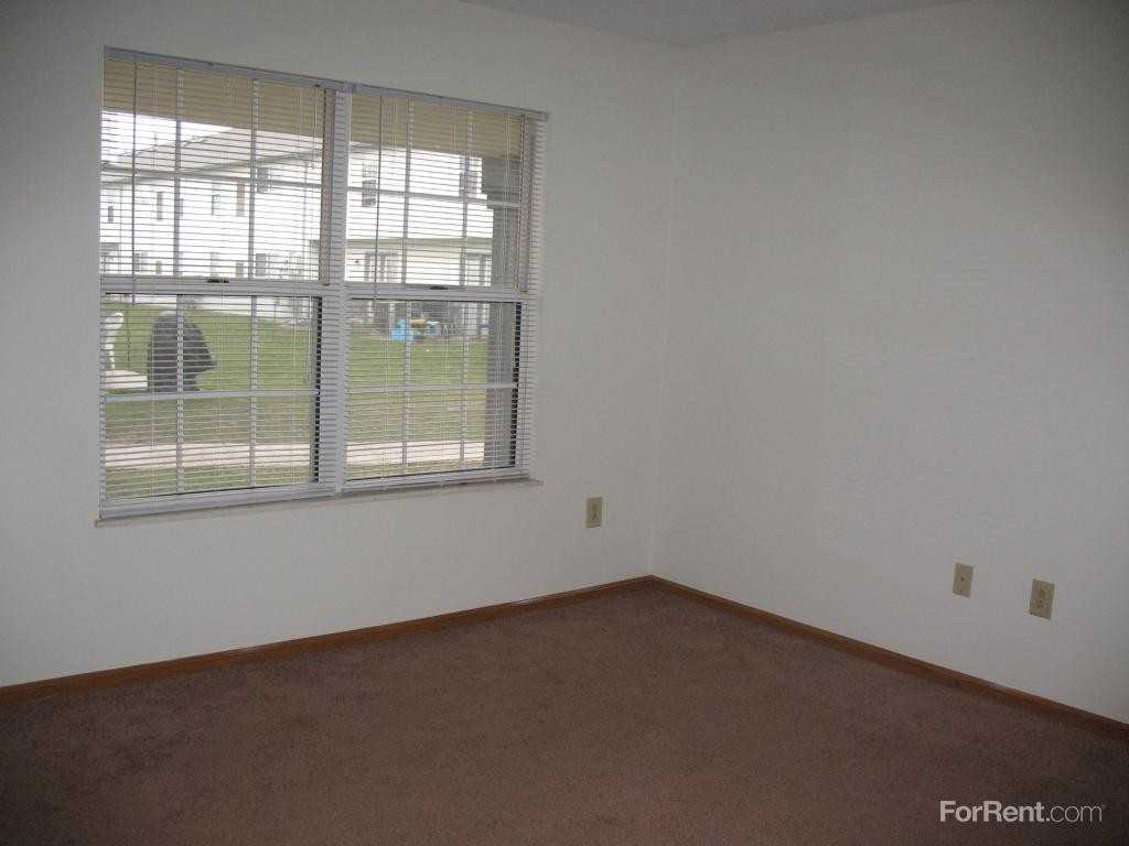 Bowling Green Estates - Photo 2 of 16