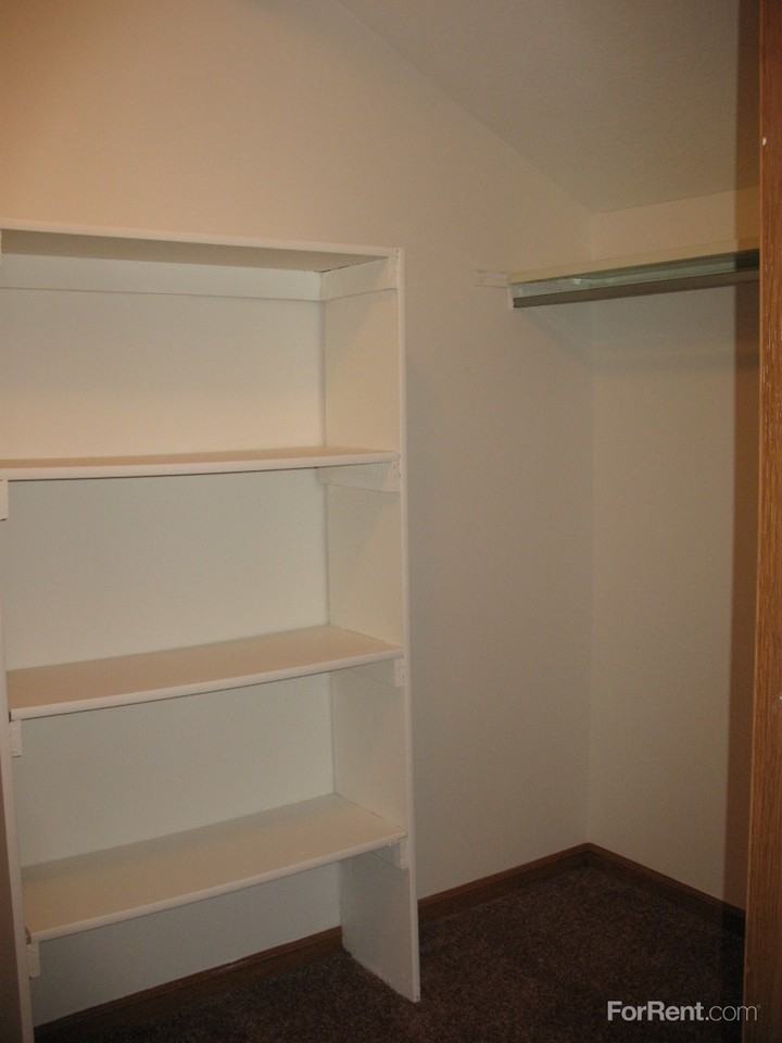 Bowling Green Estates - Photo 3 of 16