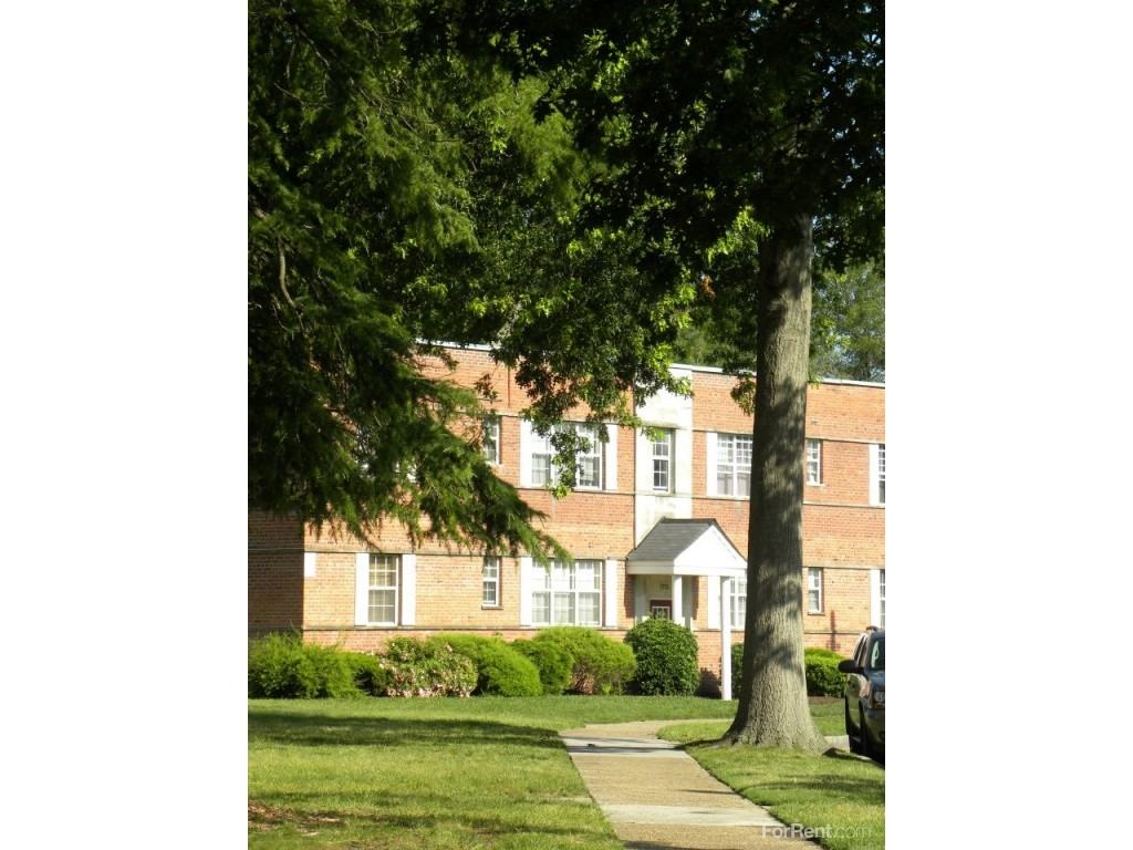 Parkwood Manor Apartments - Photo 3 of 14