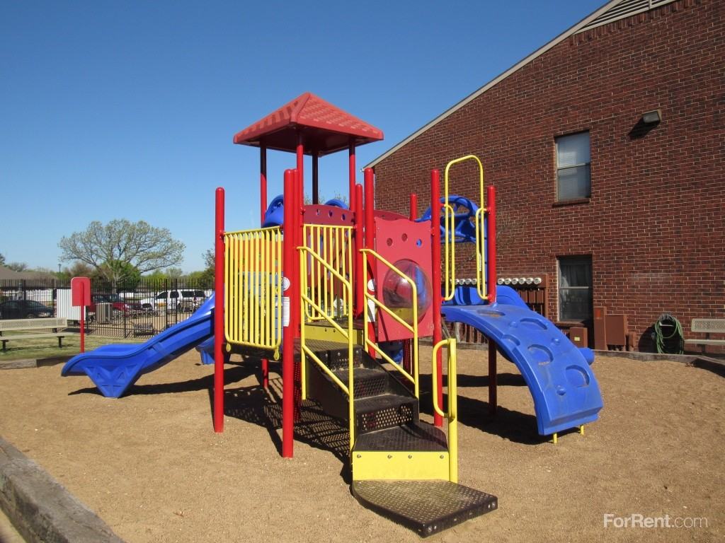 South Meadows Apartments - Photo 3 of 7