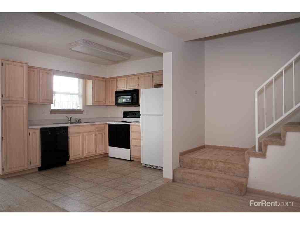 South Gardens Townhomes - Photo 3 of 10