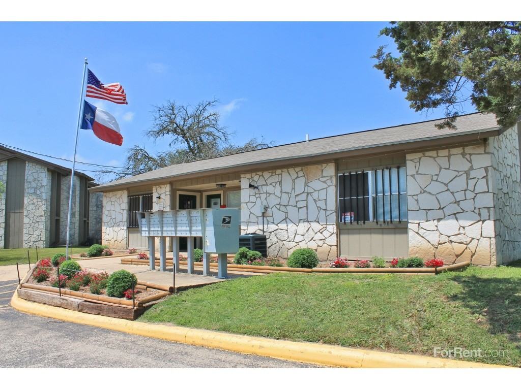 Kerrville Plaza - Photo 3 of 11