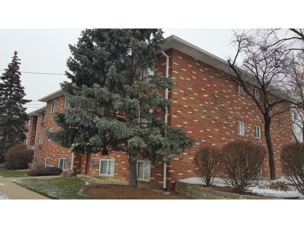 Essex Apartments - Photo 3 of 7