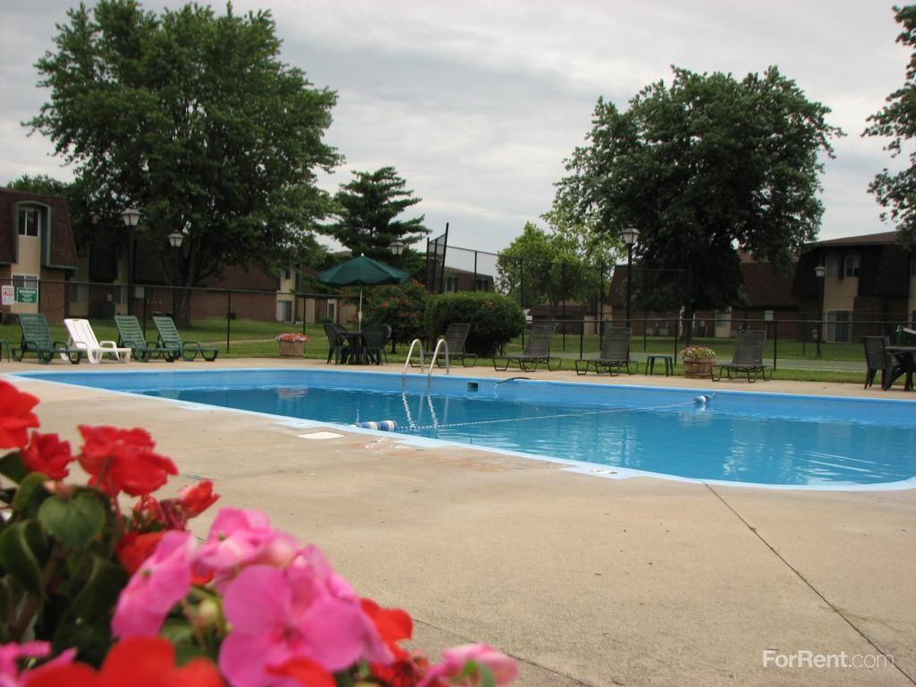 Carriage House Apartments in Englewood - Photo 3 of 20