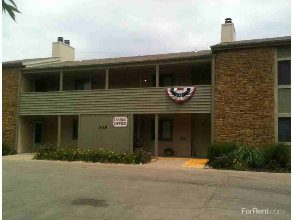 Hillsdale Apartments 1618 SW Chelsea Dr, Topeka, KS 66604 Zumper