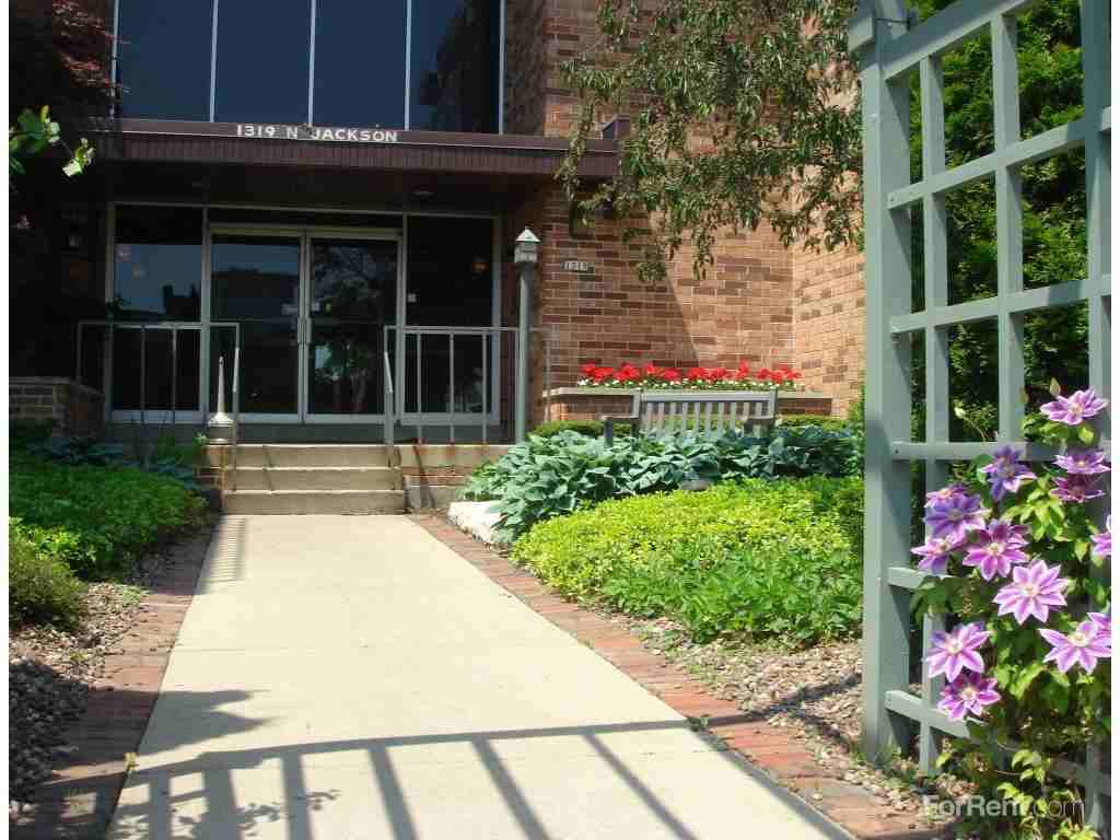 Juneau Village Garden Apartments - Photo 3 of 19