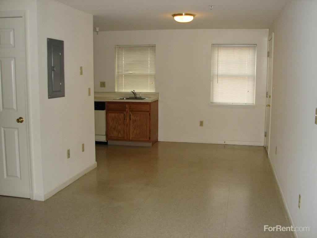 Easton Place Apartments - Photo 3 of 13