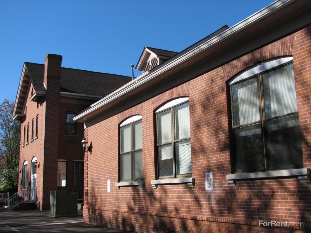 Colonial Court/Foundry Apartments - Photo 3 of 12