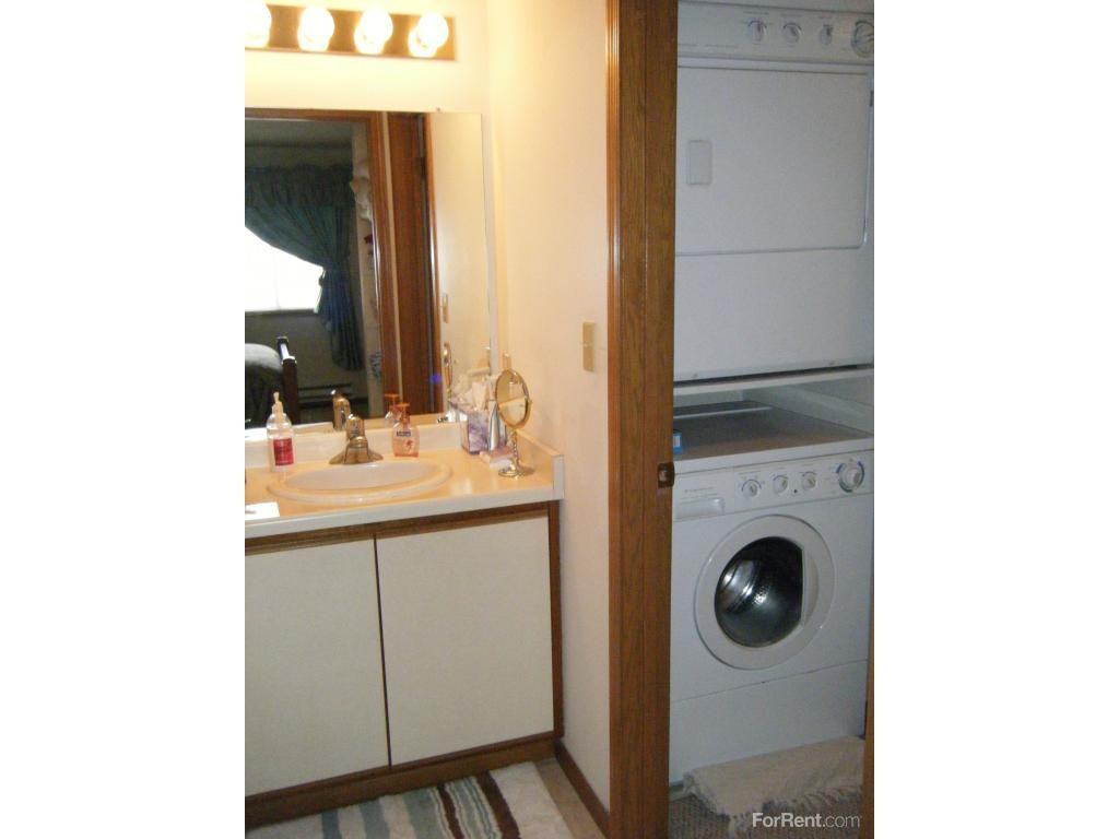 Woodcrest Apartments - Photo 3 of 7