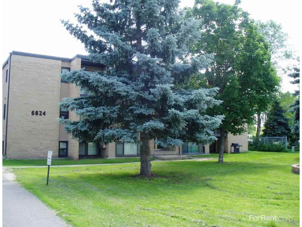 West Broadway Apartments - Photo 3 of 6