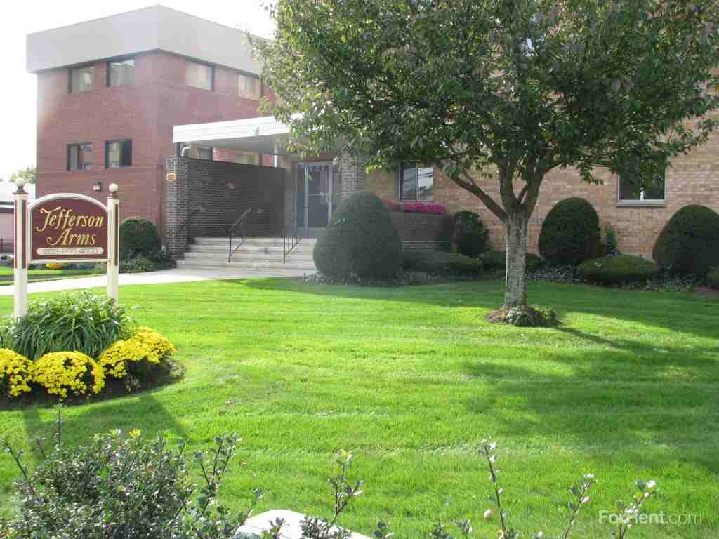 Jefferson Arms Apartments - Photo 2 of 5