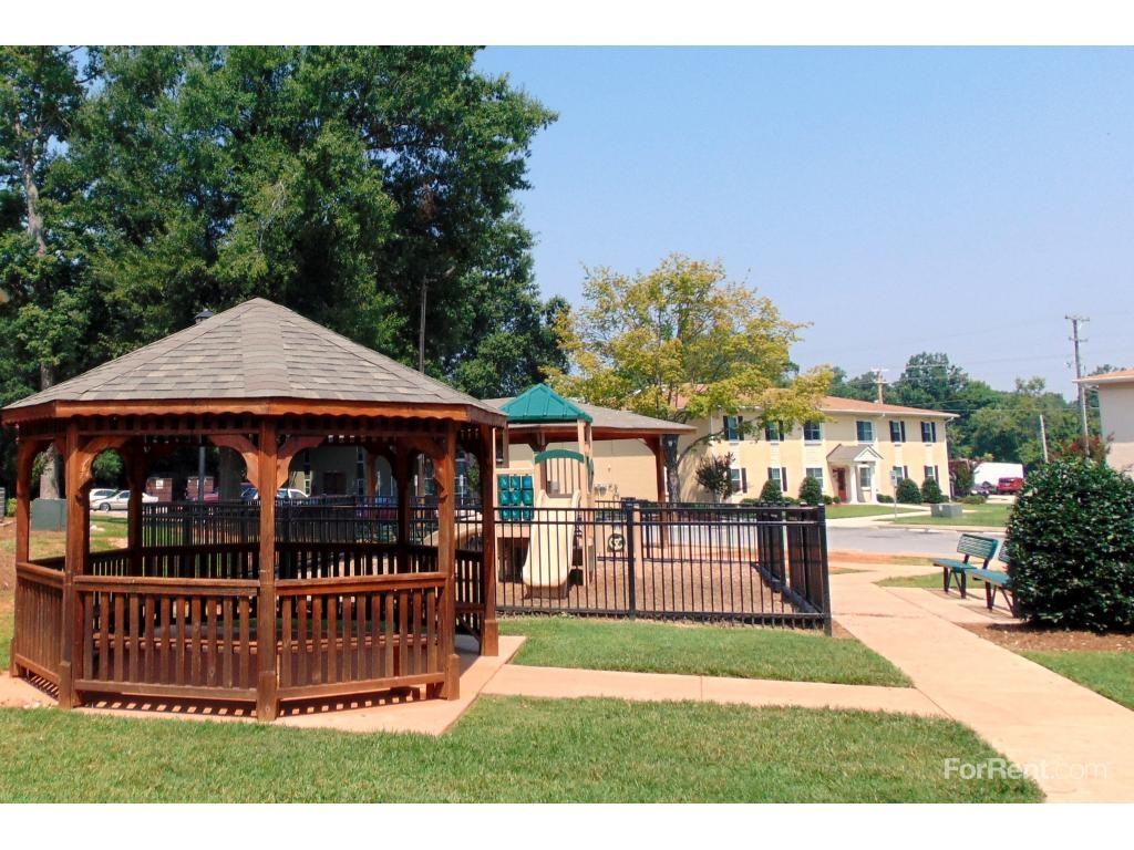 Oaks at Silver Ridge Apartments in High Point, NC - Photo 3 of 19