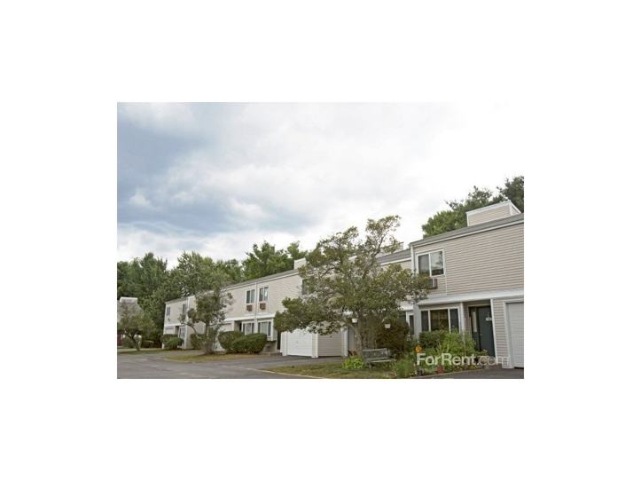 Woodland Green in Bloomfield: 2 & 3 Bedroom Townhome Rentals in Bloomfield,  CT