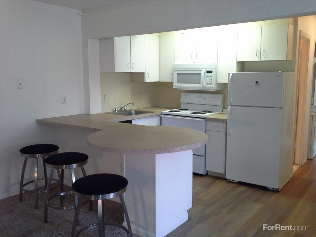 Campus View Apartments - Photo 3 of 14