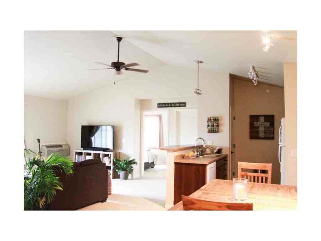 Broadway Commons - Photo 3 of 19